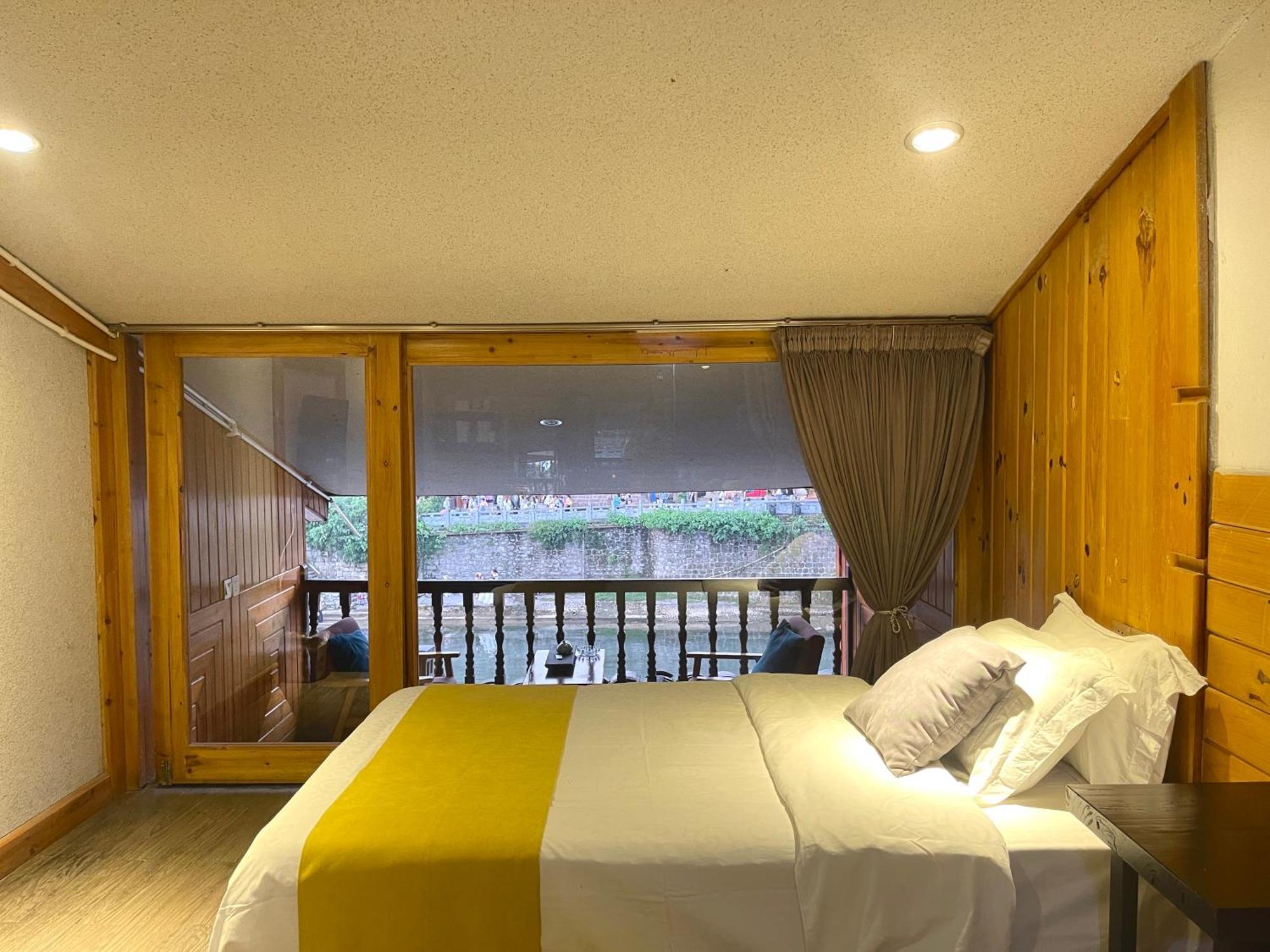 Bian Cheng Xing Zi Inn Fenghuang Esterno foto