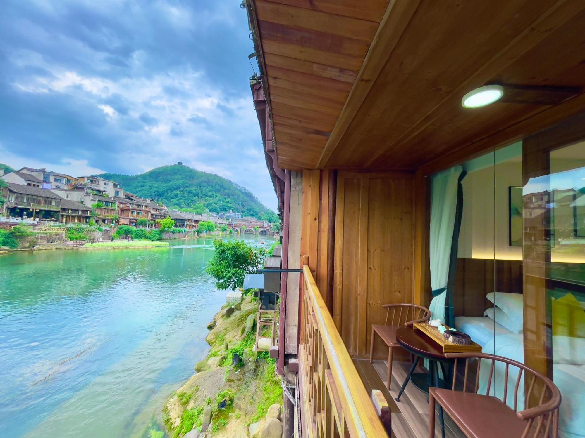 Bian Cheng Xing Zi Inn Fenghuang Esterno foto