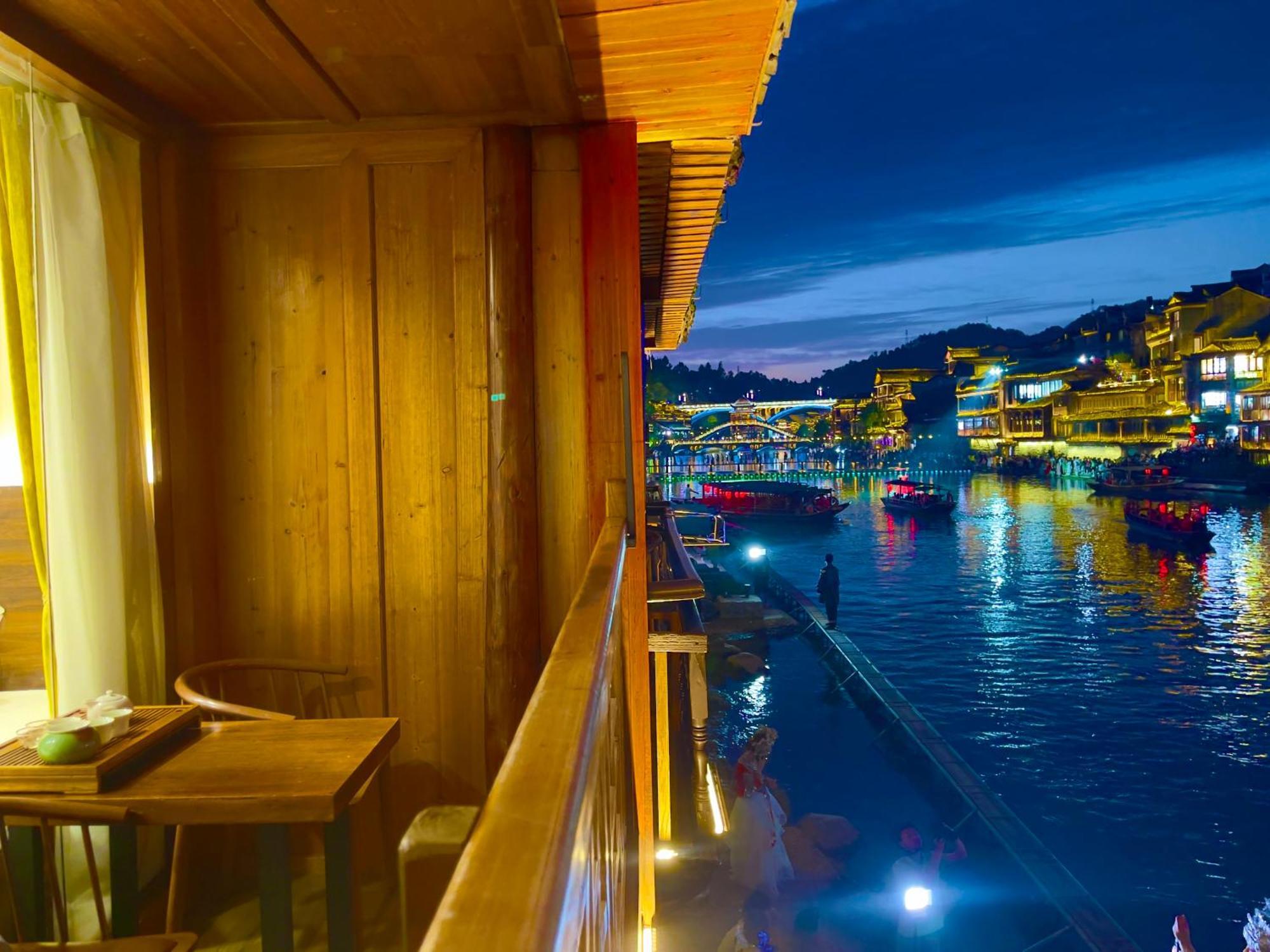 Bian Cheng Xing Zi Inn Fenghuang Esterno foto