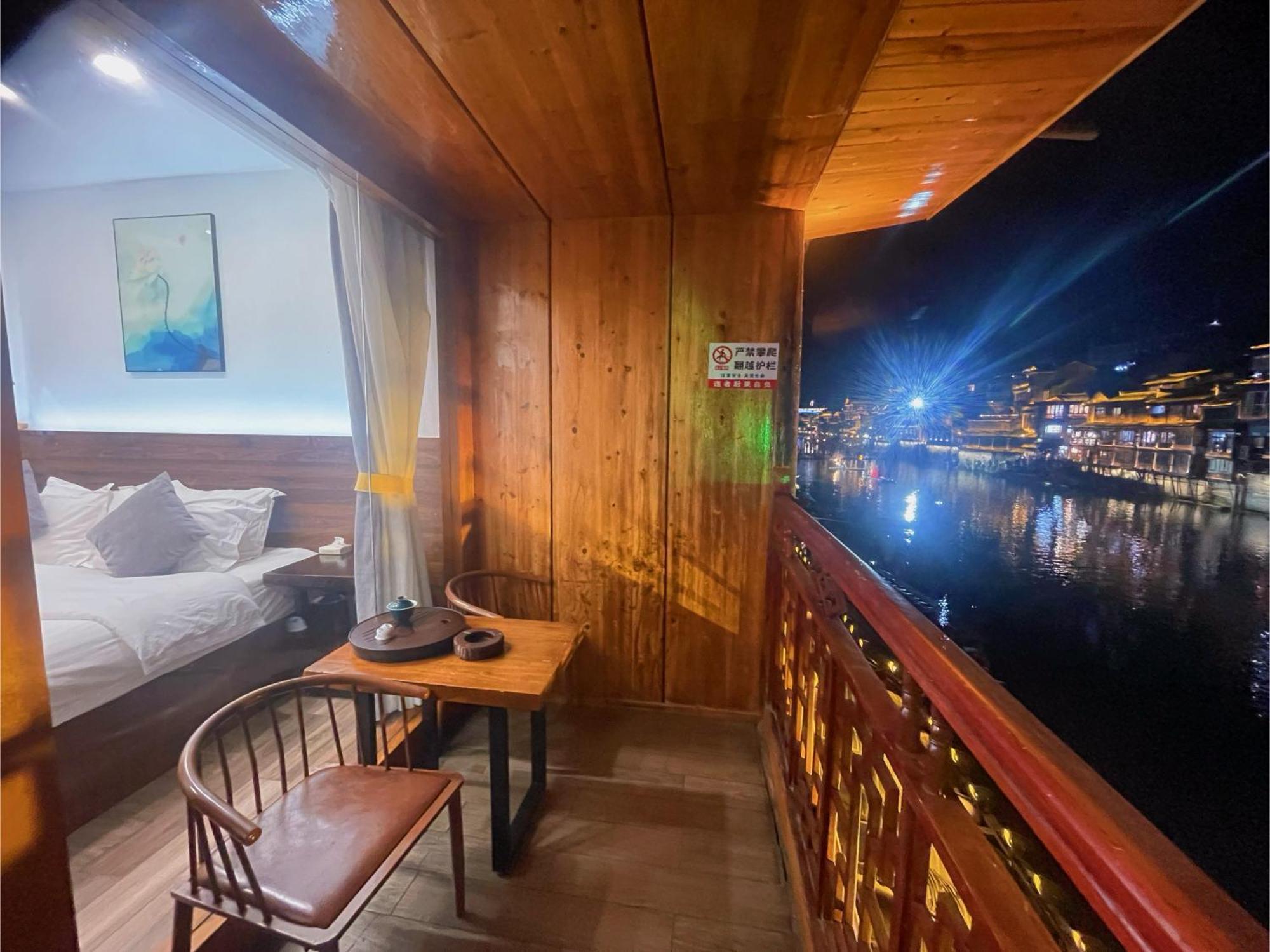 Bian Cheng Xing Zi Inn Fenghuang Esterno foto